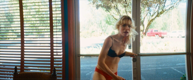 Willa Fitzgerald sexy – Strange Darling (2023)