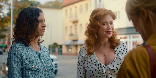 Palina Rojinski sexy – Where's Wanda s01e04 (2024)