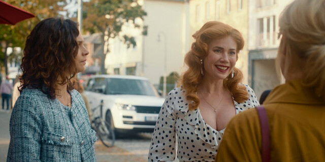 Palina Rojinski sexy – Where's Wanda s01e04 (2024)