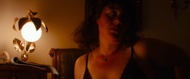 Louise Massin sexy – La charge mentale (2023)