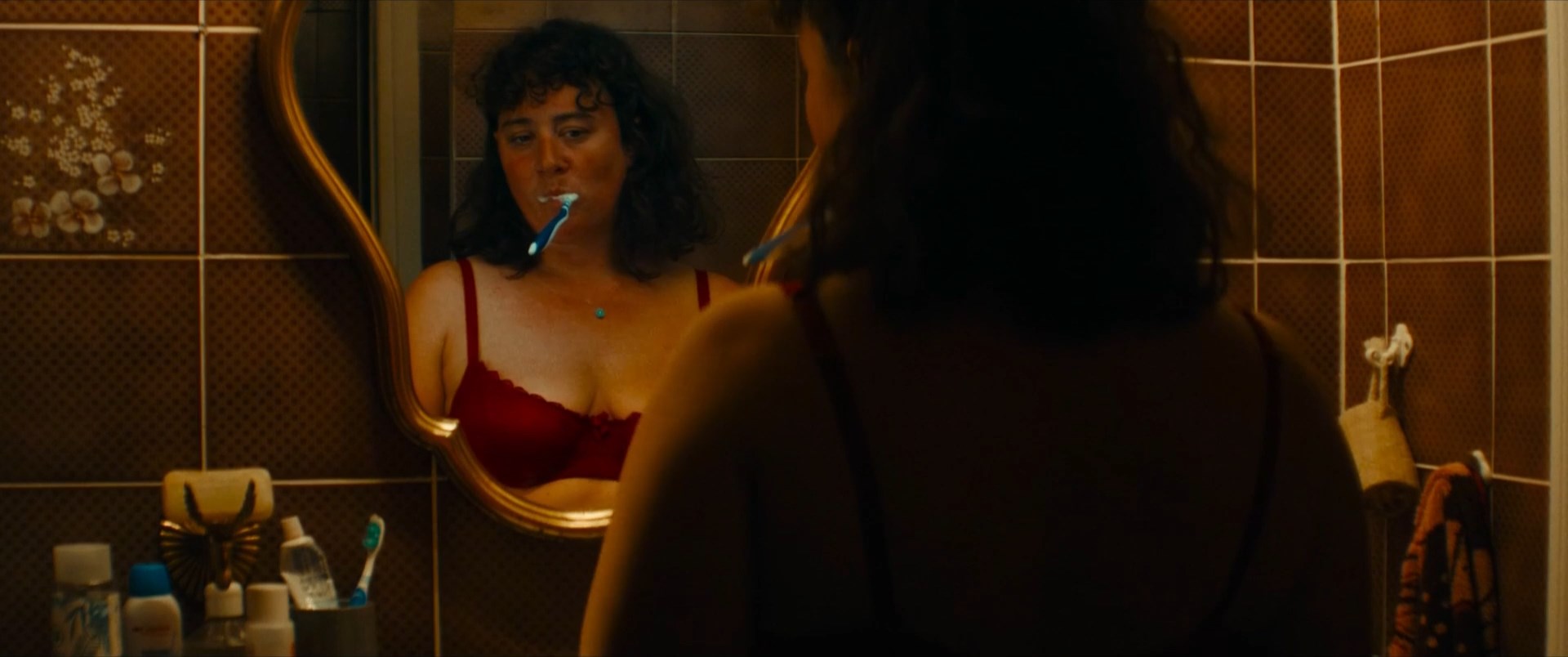 Louise Massin sexy – La charge mentale (2023)