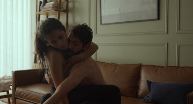 Renata Vaca sexy – Midnight Family (Familia de medianoche) s01e01-04 (2024)