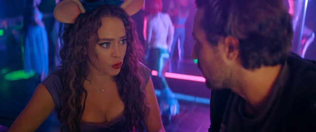 Aglaya Tarasova sexy – Topolinyy pukh (2024)