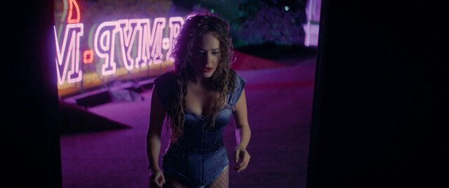 Aglaya Tarasova sexy – Topolinyy pukh (2024)