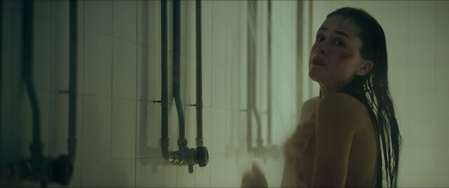 Mariia Netavrovana nude – Free Falling (Caída libre) (2024)