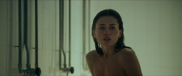 Mariia Netavrovana nude – Free Falling (Caída libre) (2024)