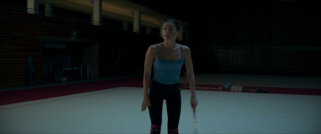 Mariia Netavrovana nude – Free Falling (Caída libre) (2024)