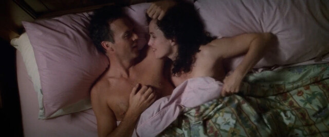 Andie MacDowell sexy – Multiplicity (1996)