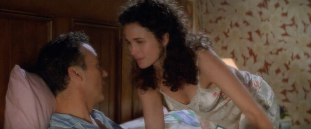 Andie MacDowell sexy – Multiplicity (1996)