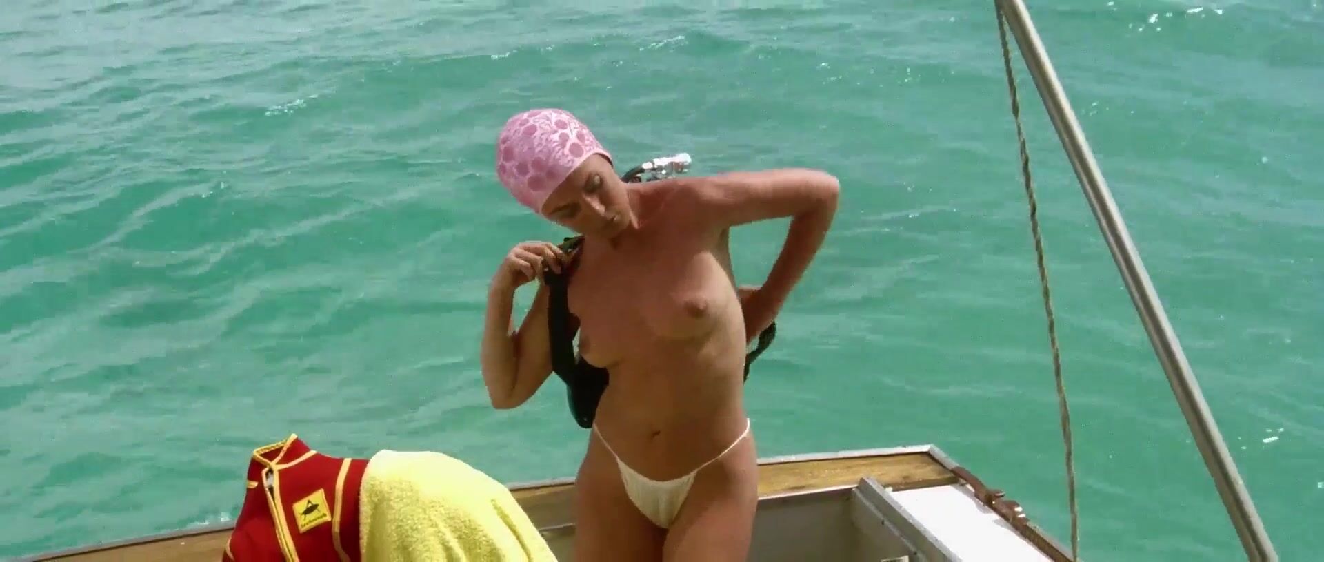 Auretta Gay nude – Zombi 2 (1979)