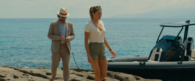 Shailene Woodley nude – Killer Heat (2024)