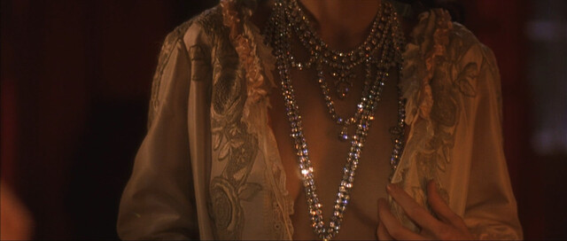 Hilary Swank sexy, etc – The Affair of the Necklace (2001)