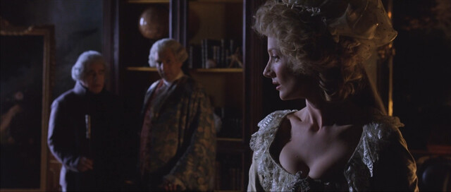 Hilary Swank sexy, etc – The Affair of the Necklace (2001)