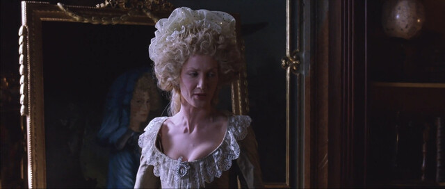 Hilary Swank sexy, etc – The Affair of the Necklace (2001)