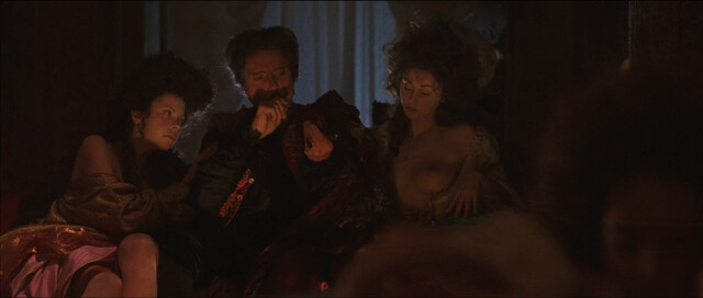 Hilary Swank sexy, etc – The Affair of the Necklace (2001)