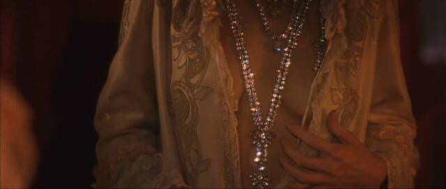 Hilary Swank sexy, etc – The Affair of the Necklace (2001)