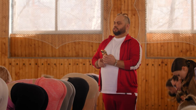 Alina Dulova sexy, etc – Solntse, more, dva stvola s01e01-04 (2024)