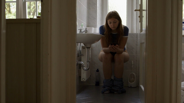 Mira Huber sexy – Plan B (2018)