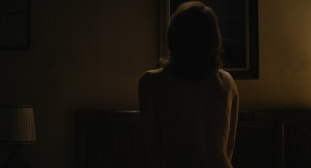 Irène Jacob nude – Hôtel Silence (2024)