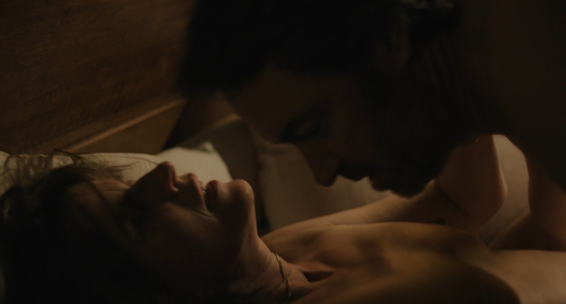 Irène Jacob nude – Hôtel Silence (2024)