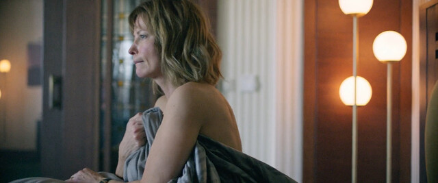 Sienna Guillory sexy – Strangers (2024)