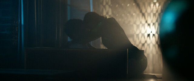 Sienna Guillory sexy – Strangers (2024)