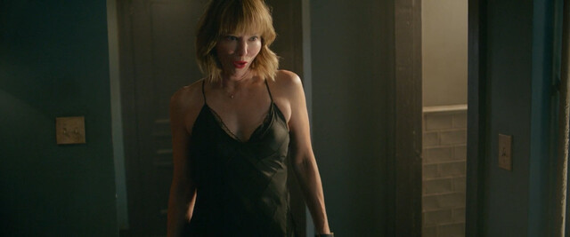 Sienna Guillory sexy – Strangers (2024)