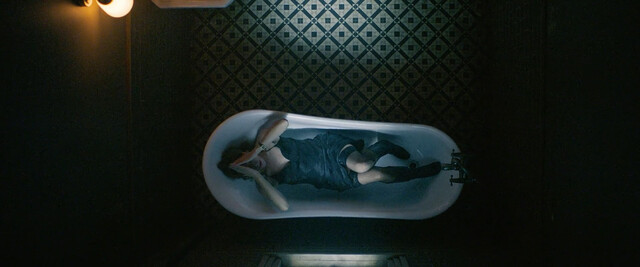 Sienna Guillory sexy – Strangers (2024)