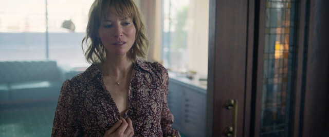 Sienna Guillory sexy – Strangers (2024)