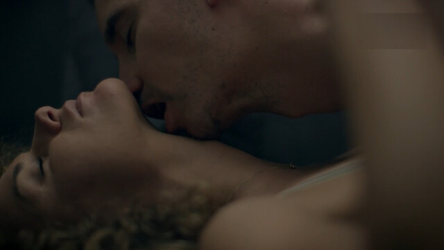 Géraldine Lapalus sexy – The Legend (La légende) (2018)