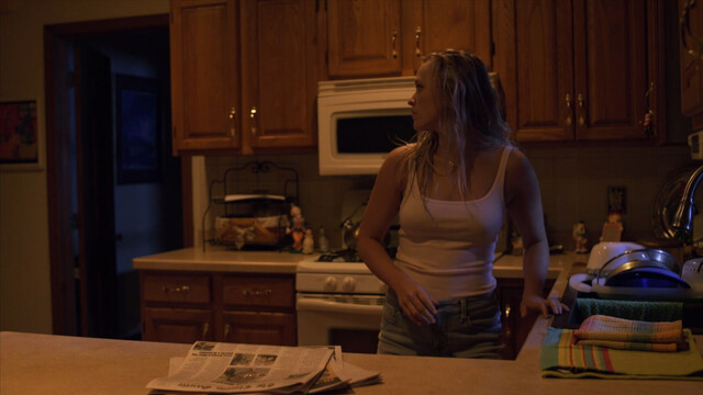 Kaitlyin Sapp nude – Clowntown (2016)