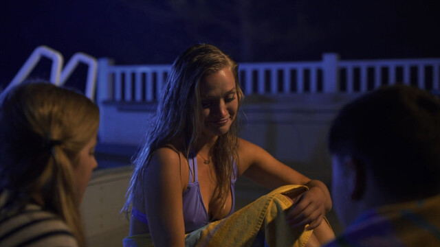 Kaitlyin Sapp nude – Clowntown (2016)