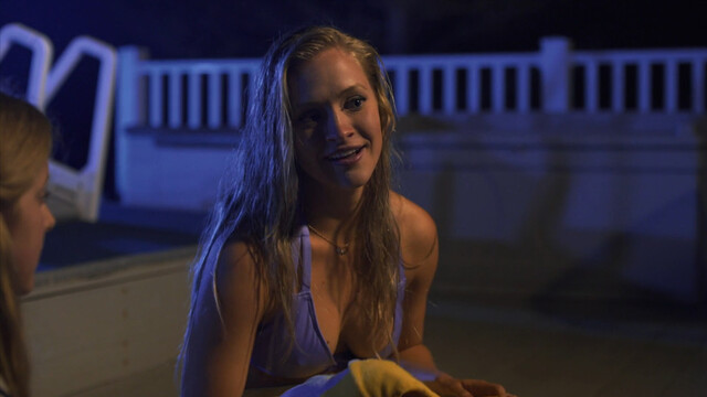 Kaitlyin Sapp nude – Clowntown (2016)