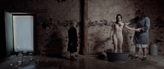 Aurélia Poirier nude – La cinquième saison (2012)