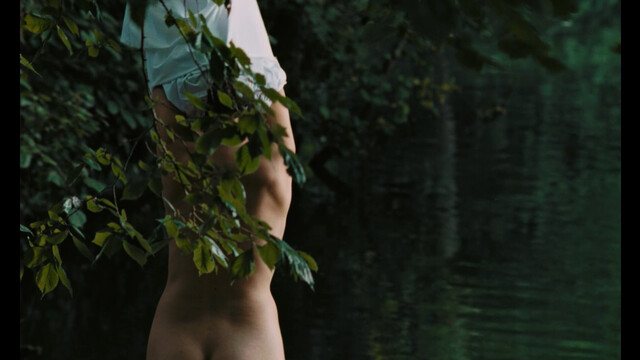 Delia Espinat-Dief nude – Les grandes decouvertes (The Age of Discovery) (2020)