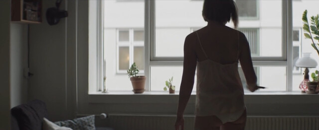 Ingrid-Marie Thorlacius Troelsen sexy – En kæreste (2016)