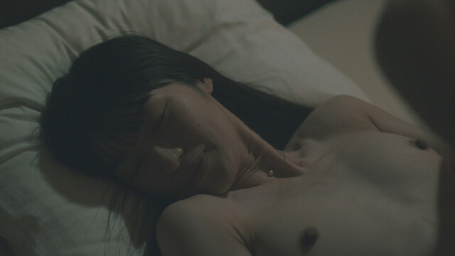 Miori Oda nude – The Love of a Brute (Hitodenashi no koi) (2022)