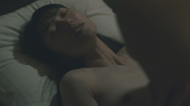 Miori Oda nude – The Love of a Brute (Hitodenashi no koi) (2022)