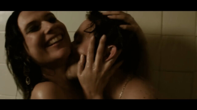 Catherine Mazoyer sexy – Apio Verde (2013)
