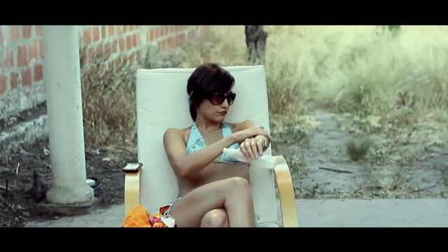 Catherine Mazoyer sexy – Apio Verde (2013)