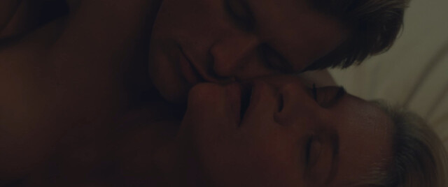 Mille Dinesen nude – Hold My Hand (Tag min hånd) (2022)