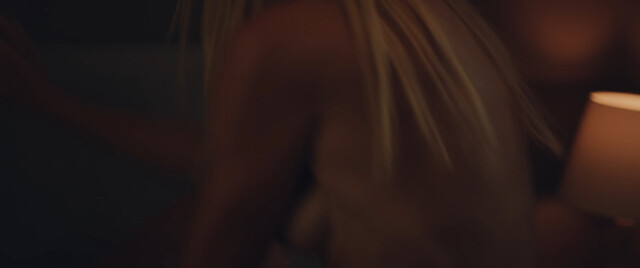 Mille Dinesen nude – Hold My Hand (Tag min hånd) (2022)