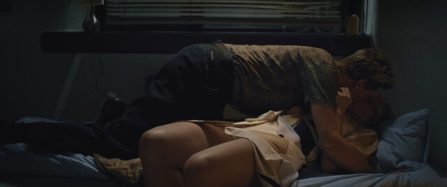 Mille Dinesen nude – Hold My Hand (Tag min hånd) (2022)