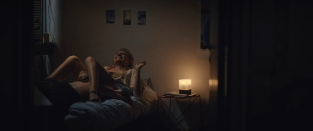 Mille Dinesen nude – Hold My Hand (Tag min hånd) (2022)