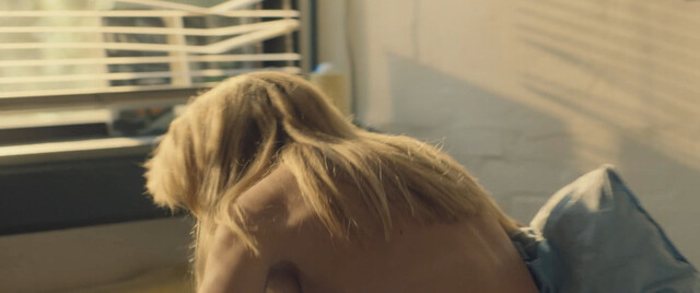 Mille Dinesen nude – Hold My Hand (Tag min hånd) (2022)