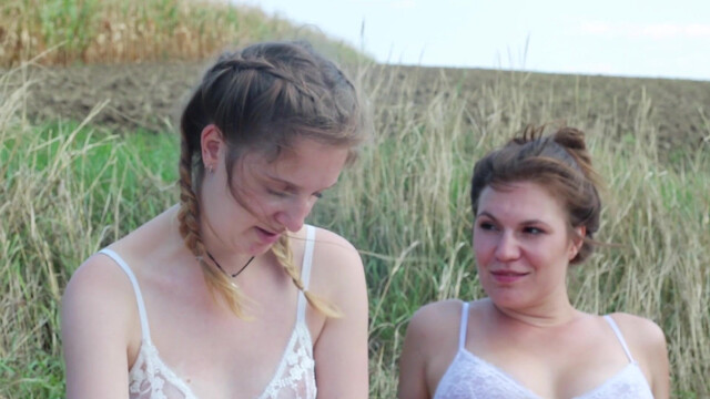 Elena Wolff sexy, Julia Windischbauer sexy - Morbus Mo(nu)ment (2018)