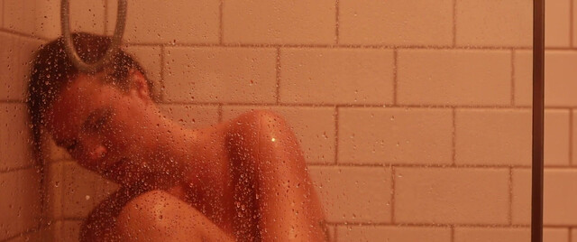 Elena Wolff nude - schweben (2021)