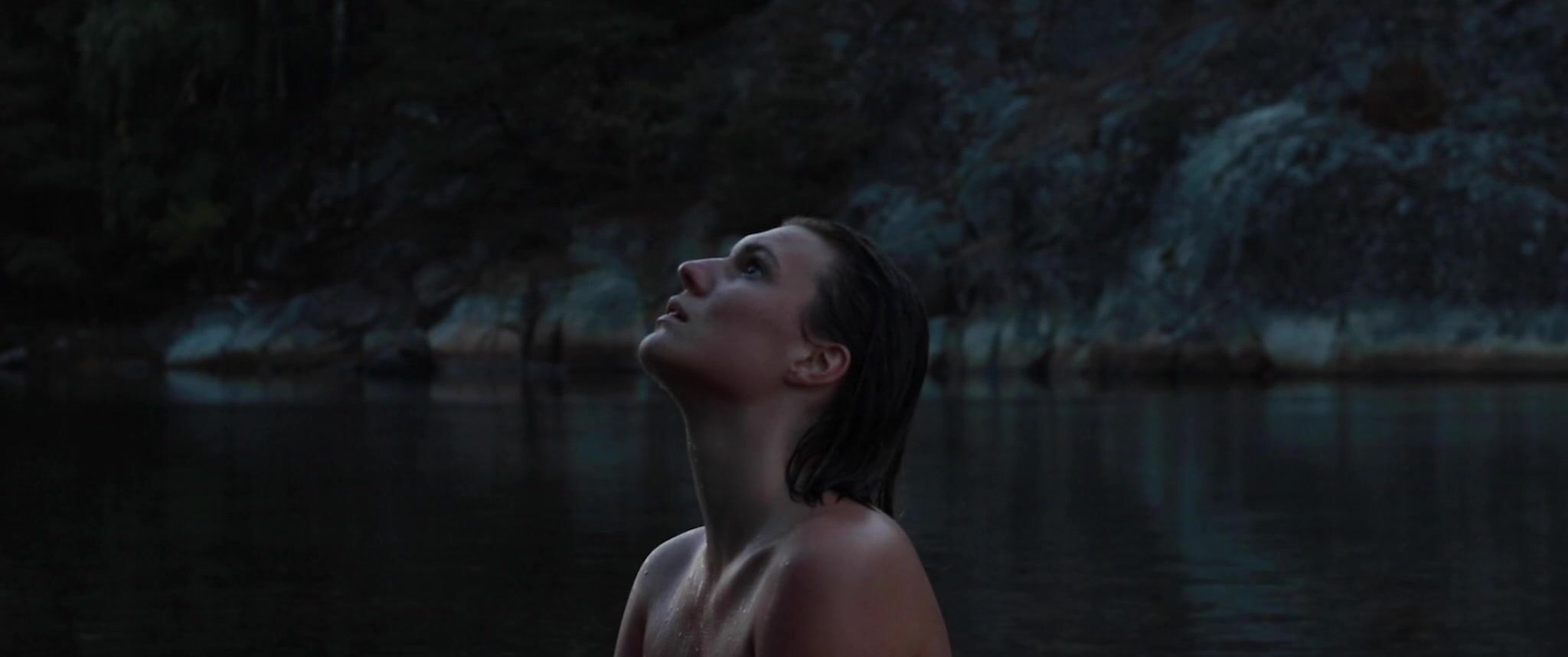 Elena Wolff nude - schweben (2021)