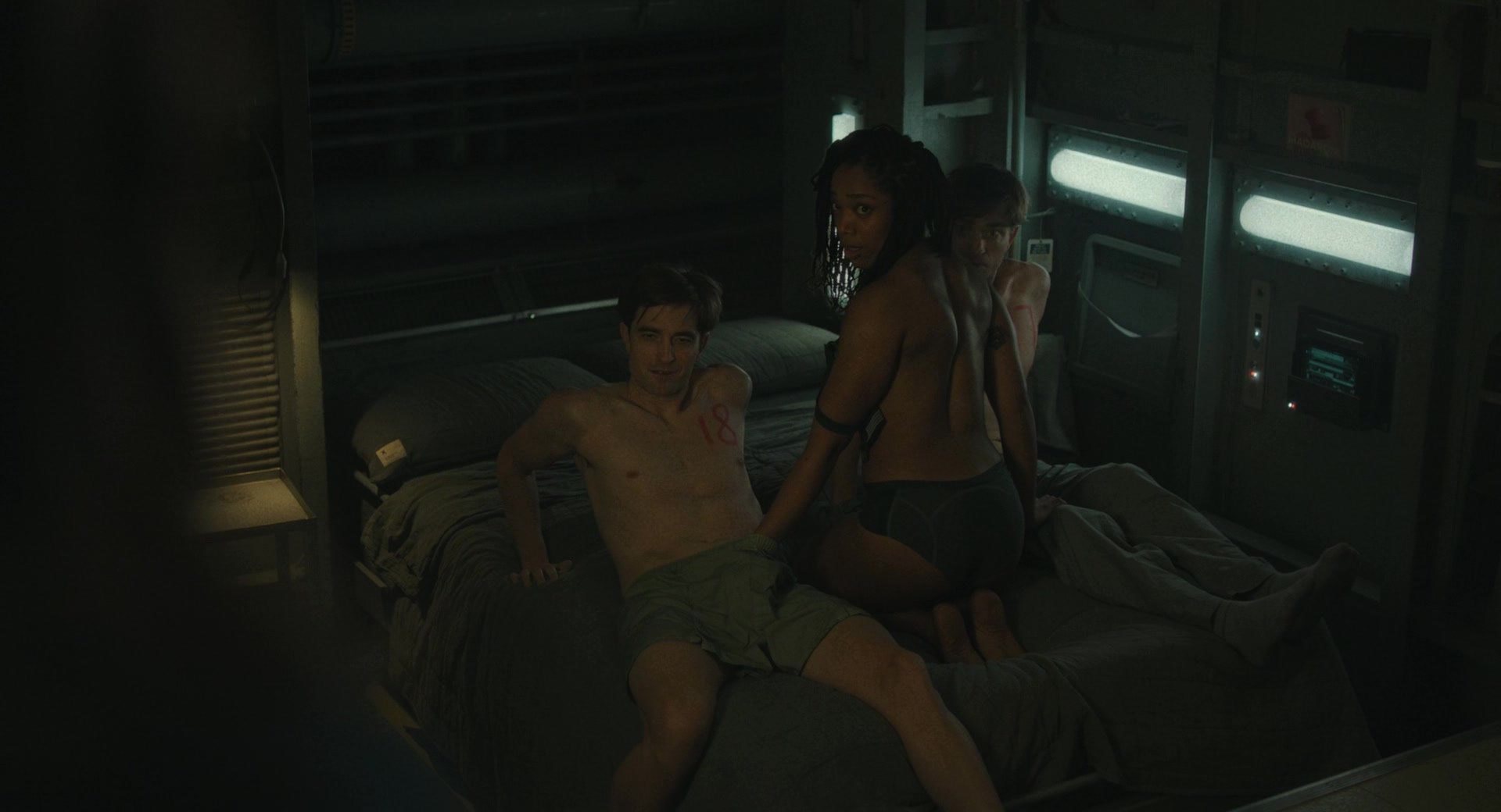 Naomi Ackie sexy - Michey 17 (2025)