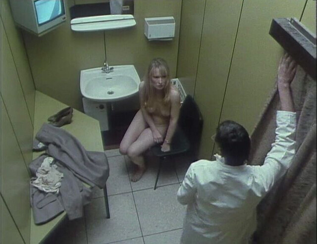 Lindsay Duncan nude - Traffik s01e03,e05 (1989)